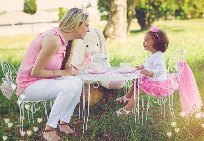 mom and daughter tea